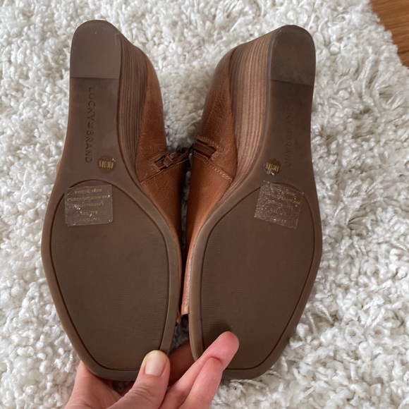 Lucky Brand Jaxy Pump-Brown - Picture 2 of 4